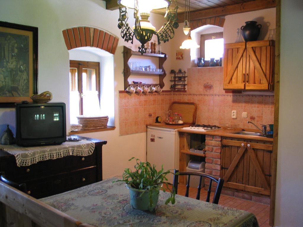 Отель Acs Kuria Bodony Экстерьер фото